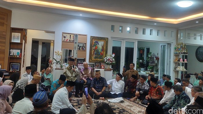 Sejumlah Tokoh Hadiri Buka Bersama di Rumah Ketum ICMI Arif Satria