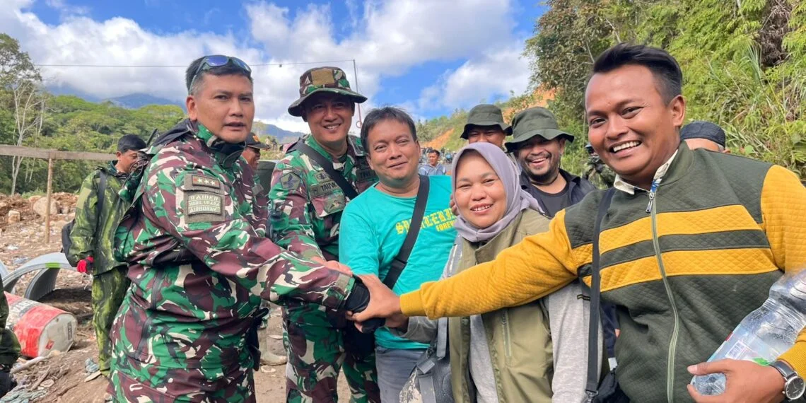Thumbnail Perkuat Akses Komunikasi di Wilayah Terisolasi, ICMI Salurkan Bantuan Starlink untuk TNI dan Warga Camp PT KKA